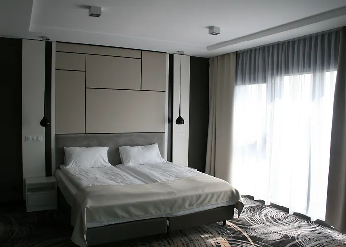 Отель Ambasador Premium 4*