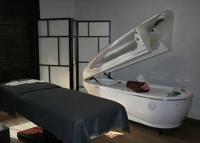 Отель Ambasador Premium 4*